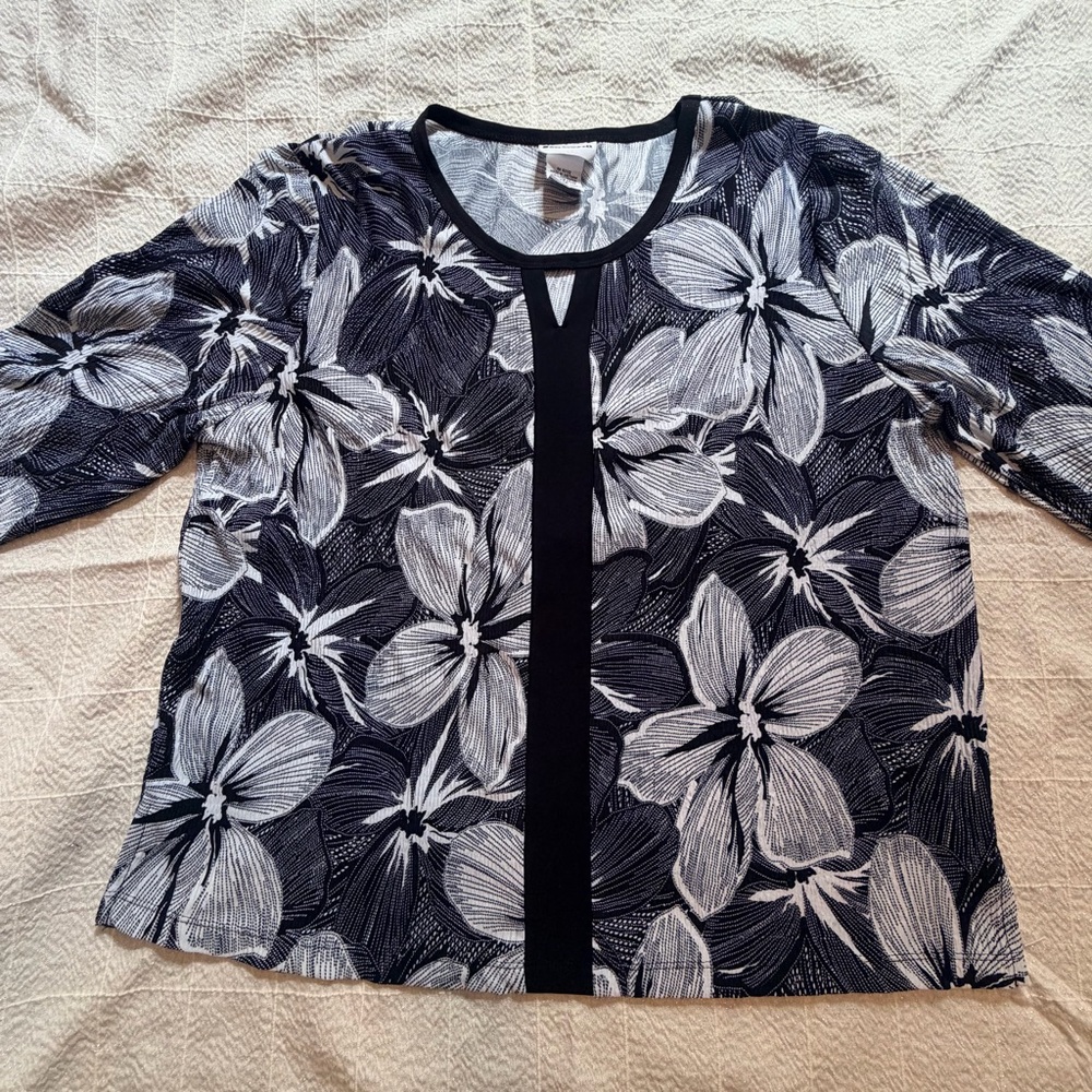 Bon Worth black and white floral 3/4 sleeve blouse